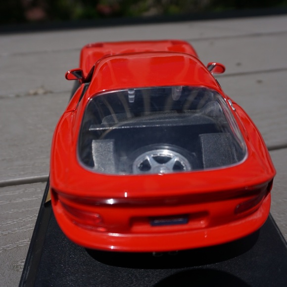 Maisto Dodge Viper GTS (1997) - Picture 5 of 5